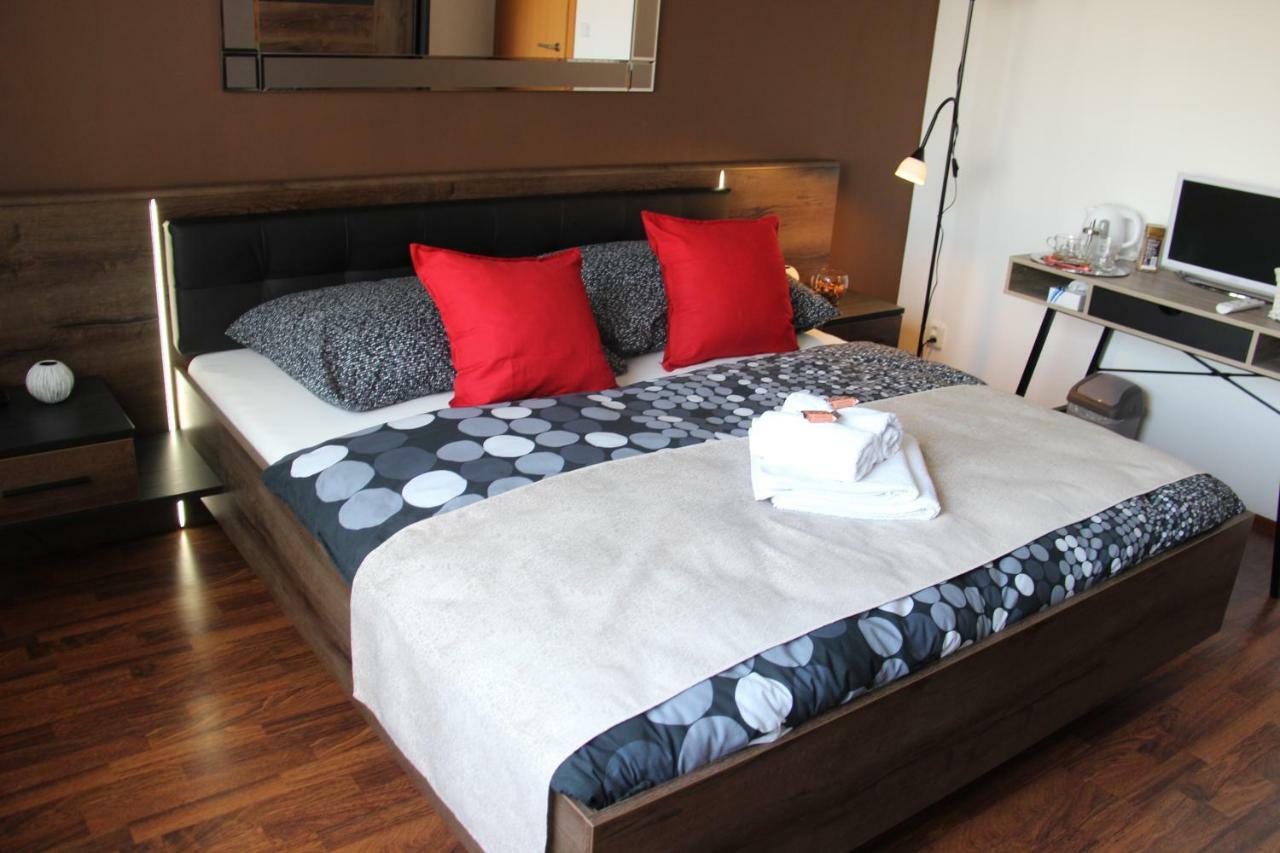 Appartamento H+ Apartman Letiste Praha Esterno foto