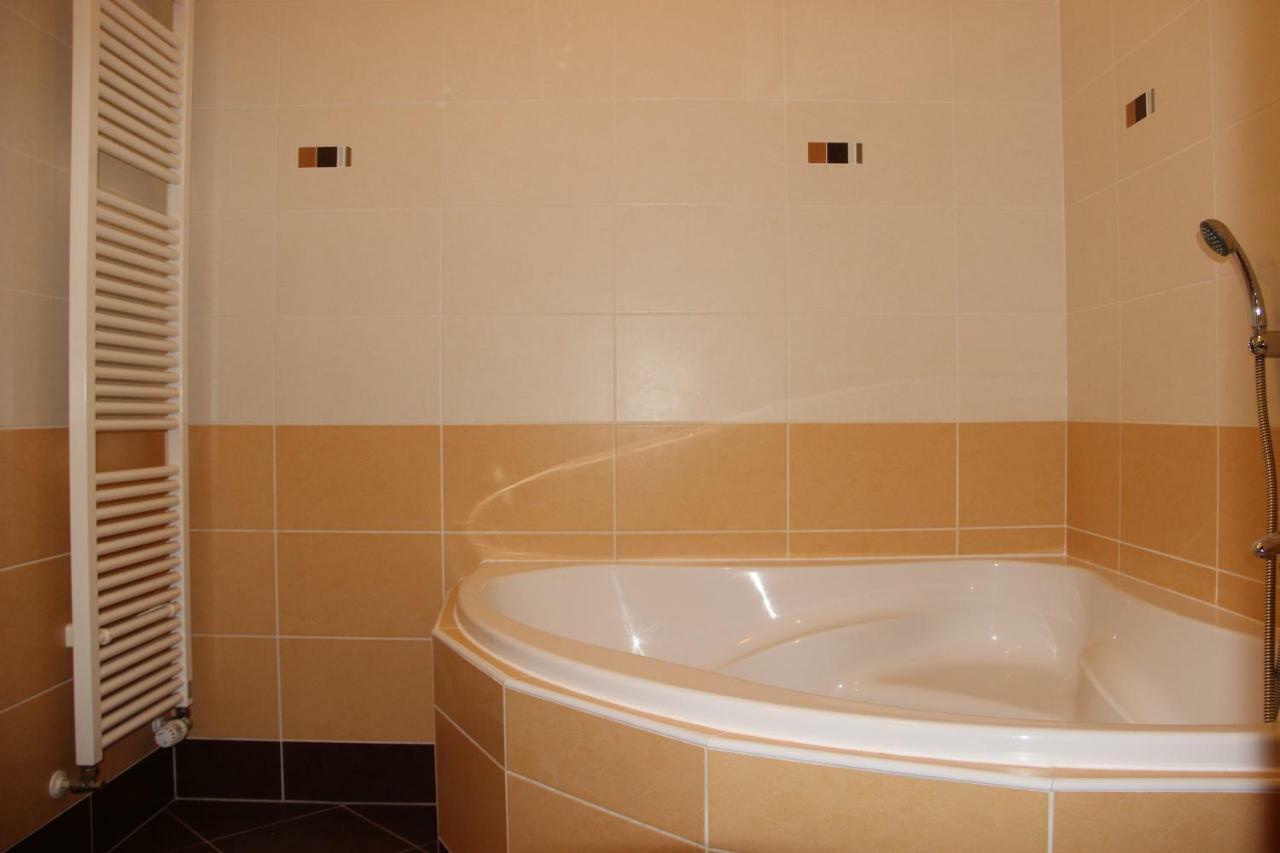 Appartamento H+ Apartman Letiste Praha Esterno foto