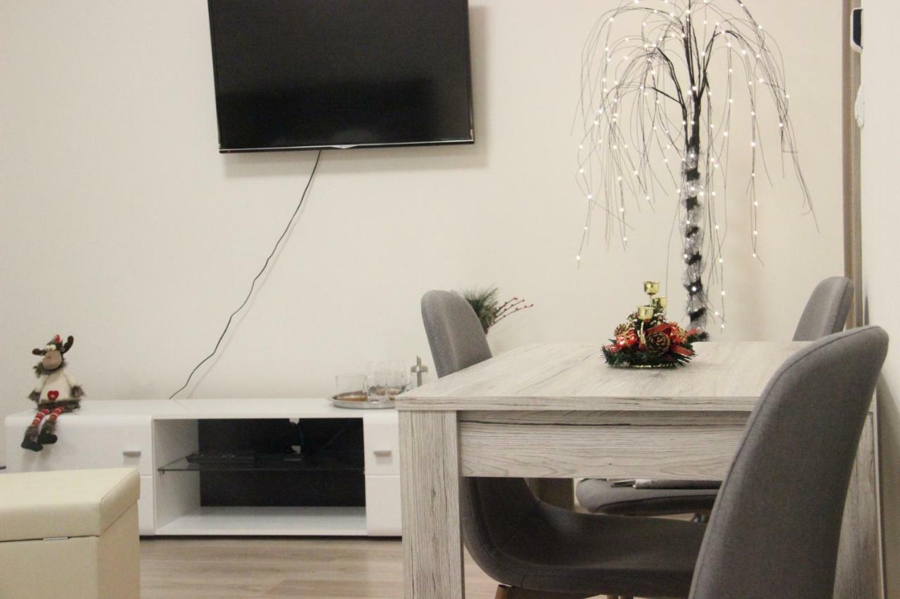 Appartamento H+ Apartman Letiste Praha Esterno foto