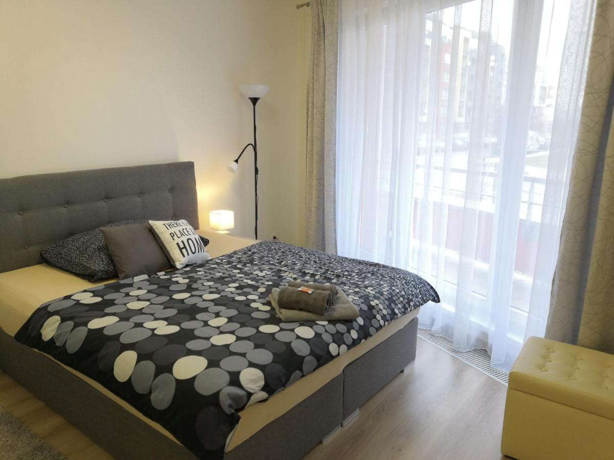 Appartamento H+ Apartman Letiste Praha Esterno foto