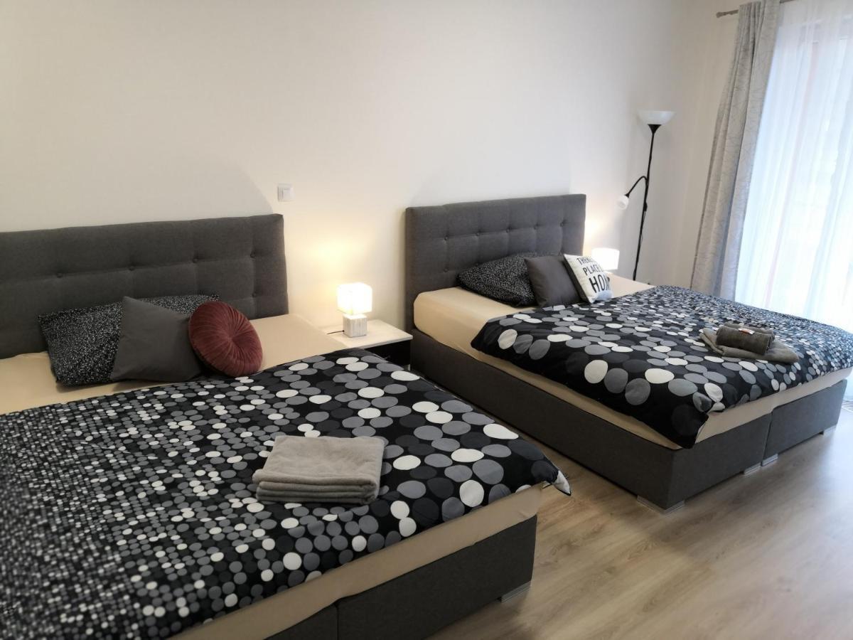 Appartamento H+ Apartman Letiste Praha Esterno foto